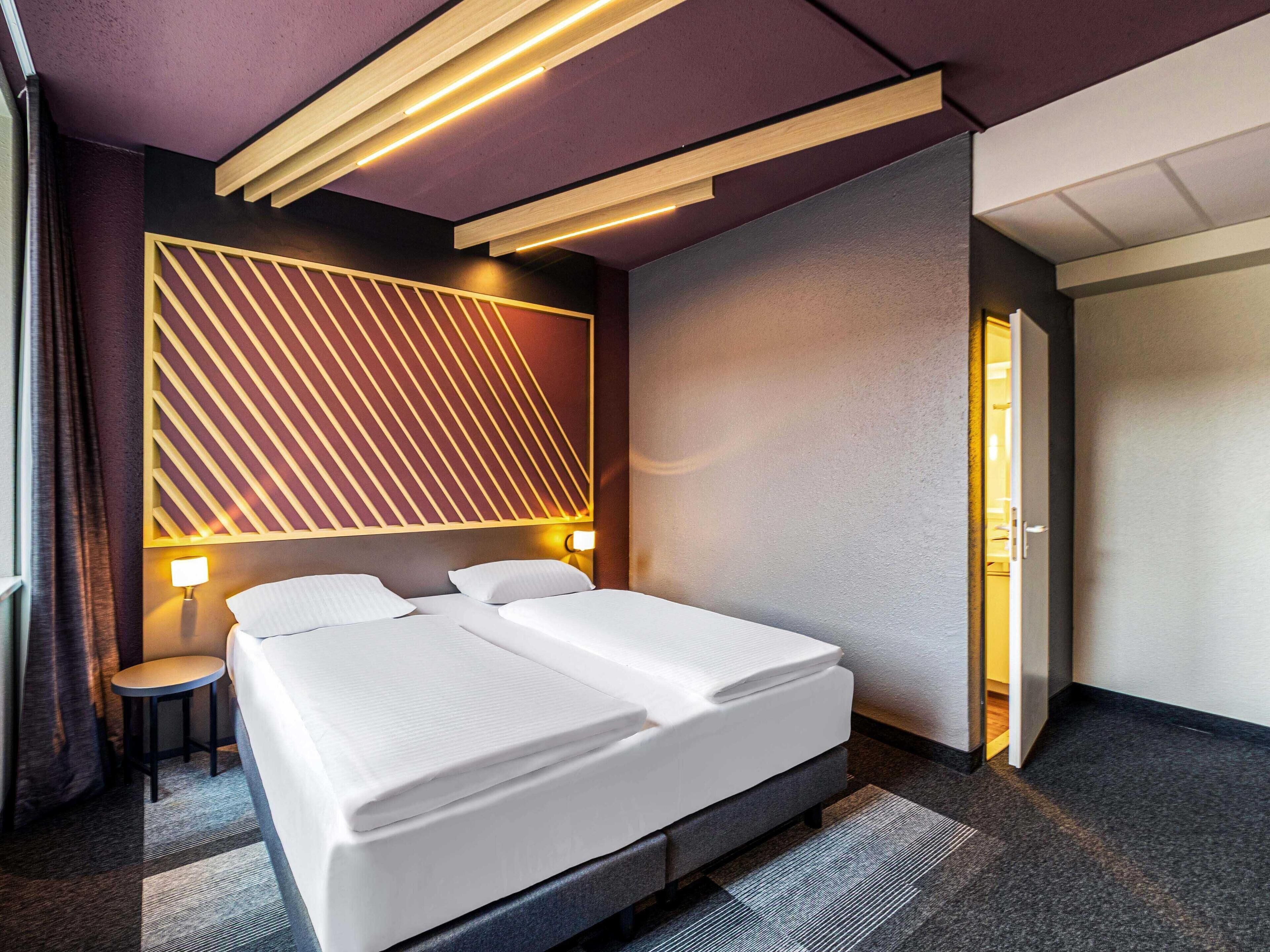 Zimmersafe, Schreibtisch, schallisolierte Zimmer, Bügeleisen/Bügelbrett