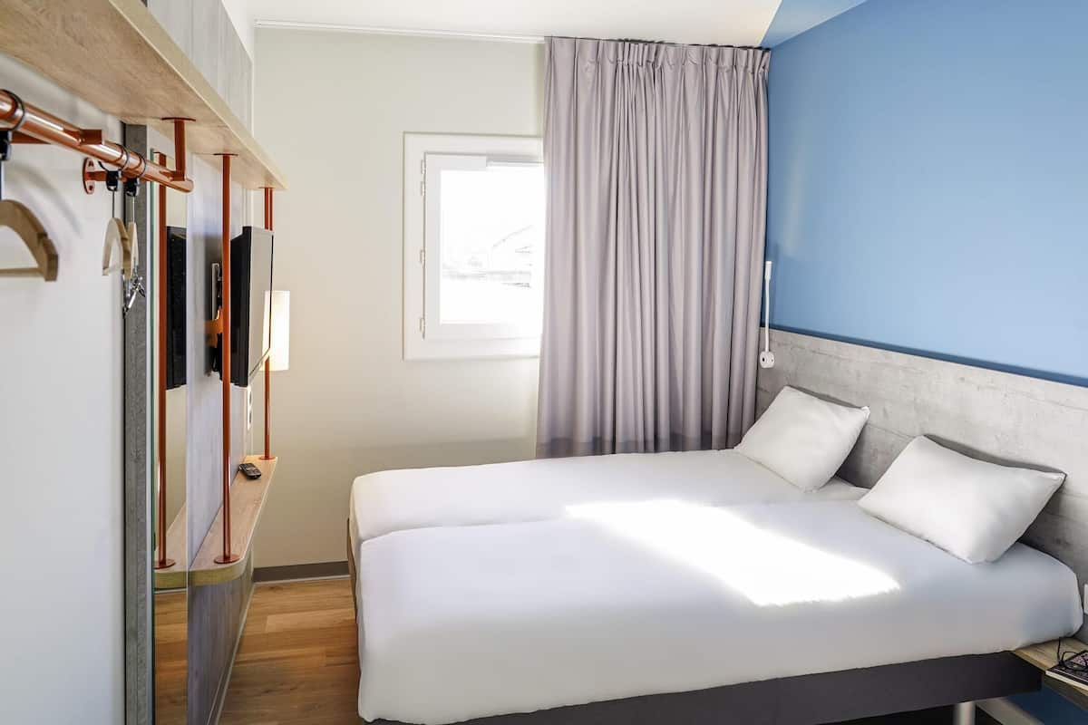 Chambre Standard, 2 lits une place | Bureau, chambres insonorisées, Wi-Fi gratuit, draps fournis