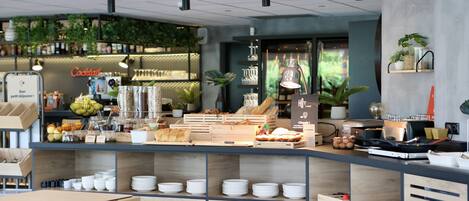 Buffet déjeuner (13.9 EUR par personne)