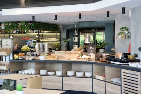 Daily buffet breakfast (EUR 13.9 per person)