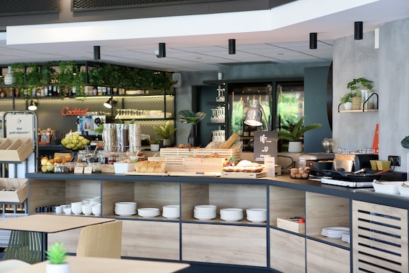 Daily buffet breakfast (EUR 13.9 per person)