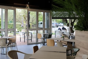 Daily buffet breakfast (EUR 13.9 per person)