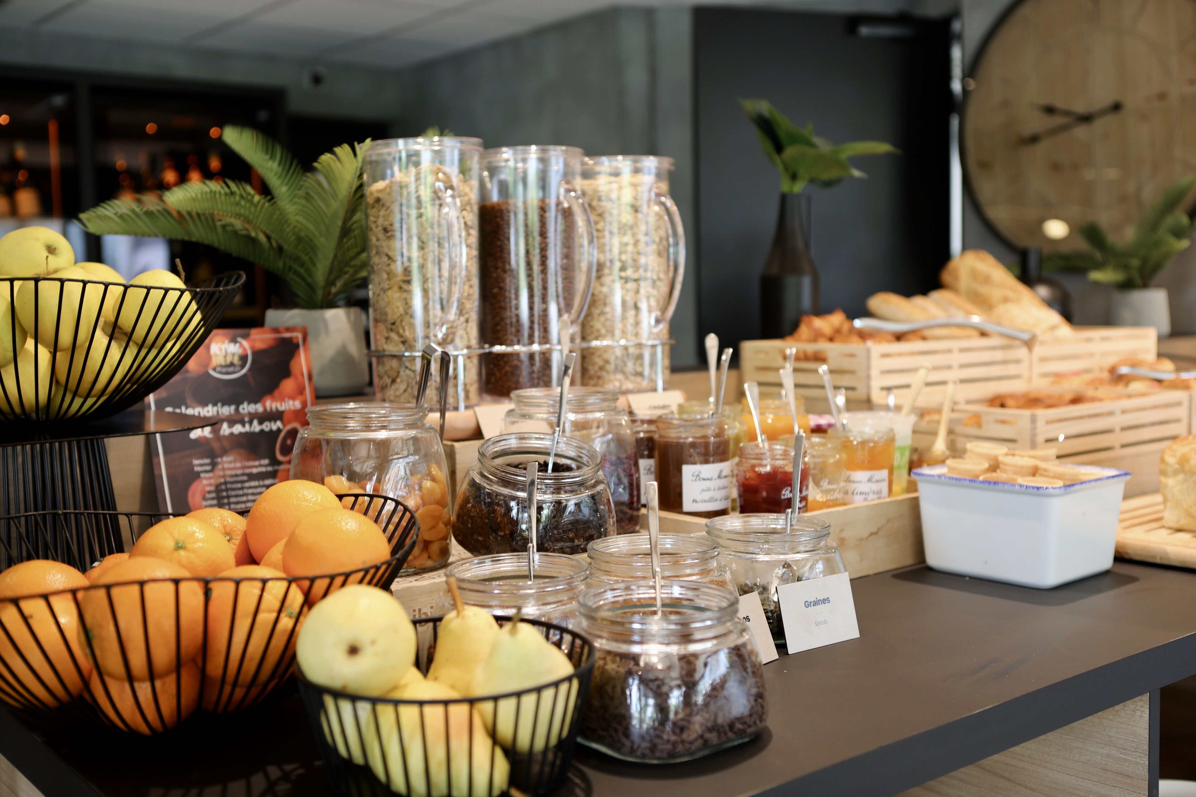 Petit déjeuner buffet (13.9 EUR par personne)