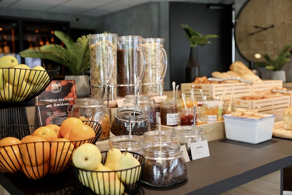 Daily buffet breakfast (EUR 13.9 per person)