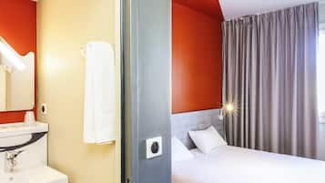 Standard Double Room, 1 Double Bed | Desk, soundproofing, free WiFi, bed sheets