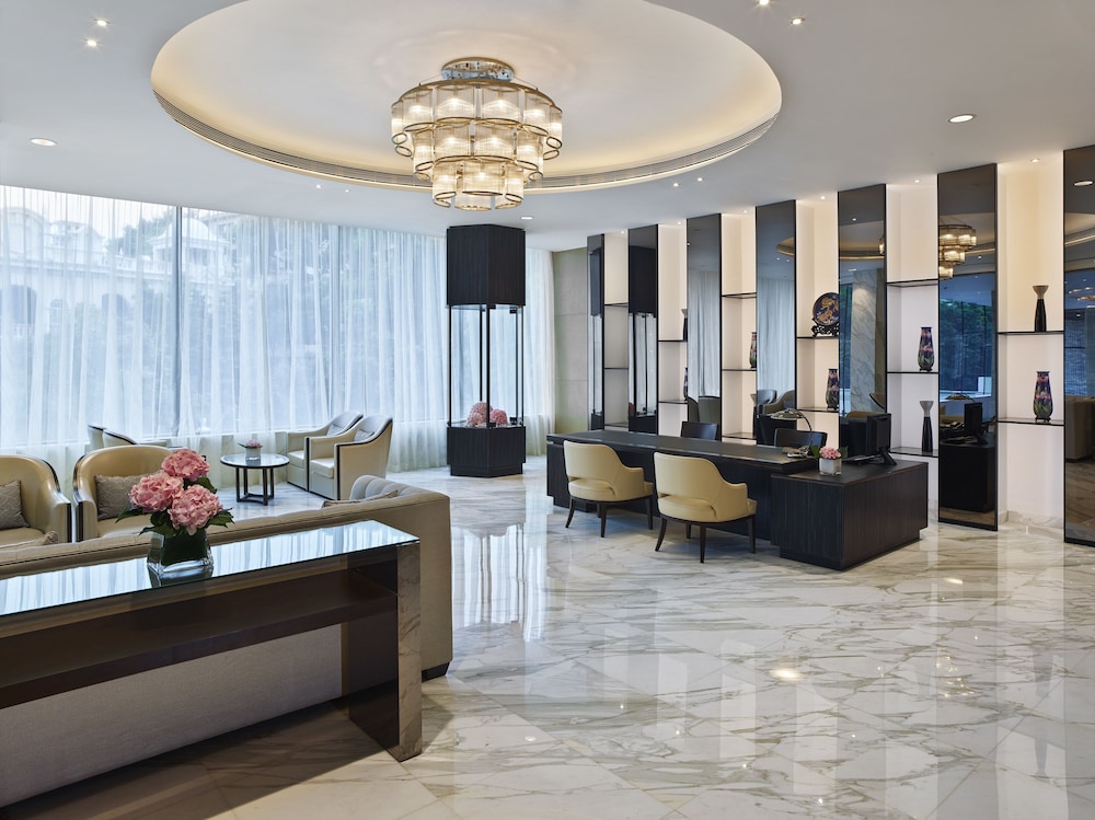 White Swan Hotel by null