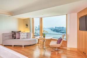 Premium bedding, minibar, in-room safe, desk - White Swan Hotel (Guangzhou)