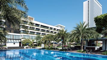 Outdoor pool, pool umbrellas, sun loungers