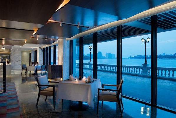 4 restaurants, spécialités Cuisine méditerranéenne