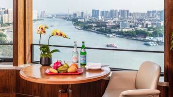 Club Premier Suite River View King Bed | View from room