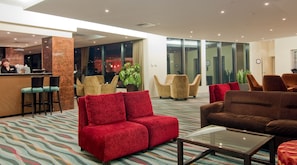 Ocean views, open daily - Copthorne Hotel Wellington, Oriental Bay (Wellington)