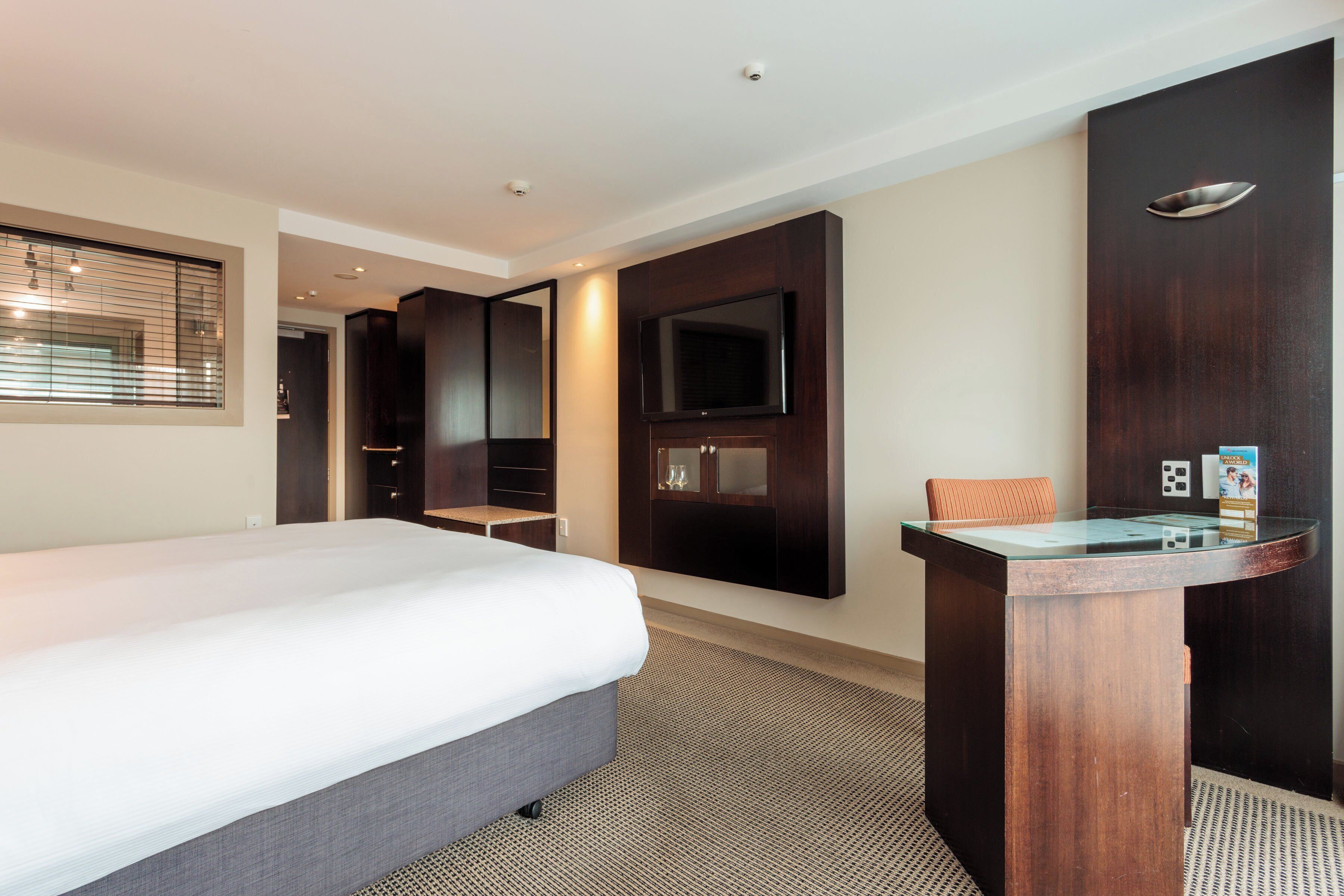 Caja de seguridad en la habitación, escritorio y cortinas blackout 