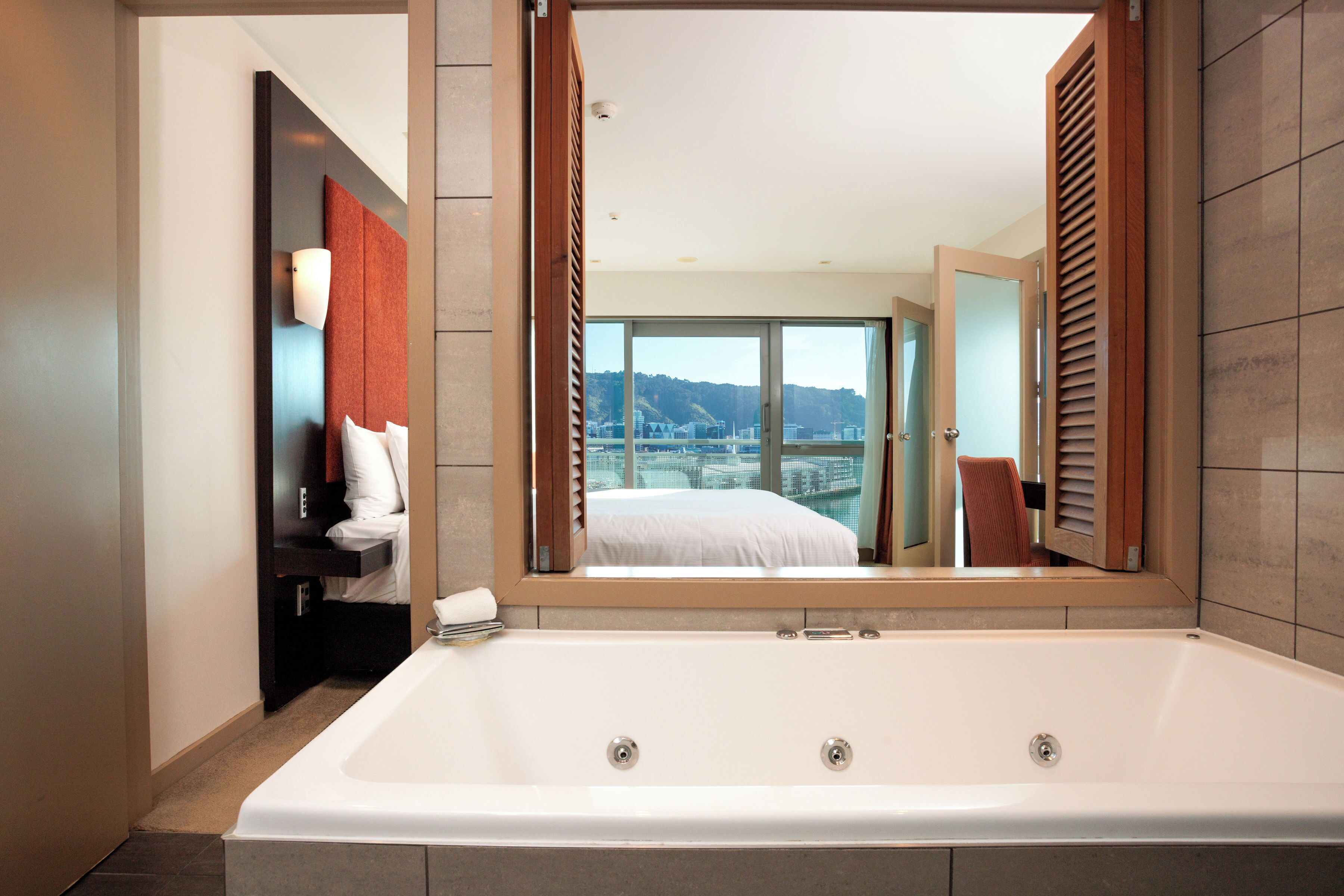 Junior Suite | Bathroom | Eco-friendly toiletries, hair dryer, slippers, towels