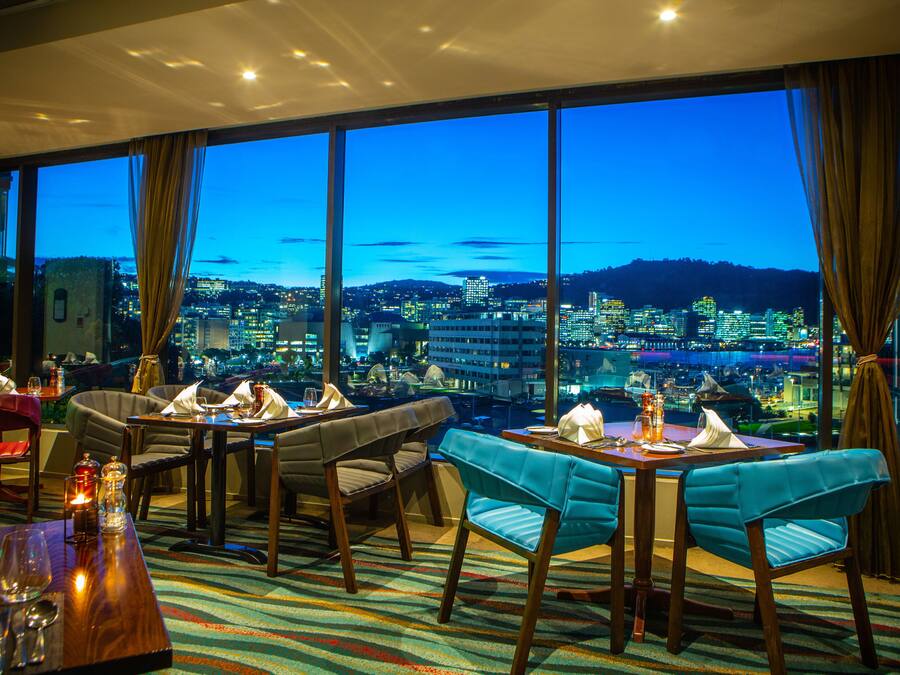 Breakfast, dinner served; local cuisine, ocean views