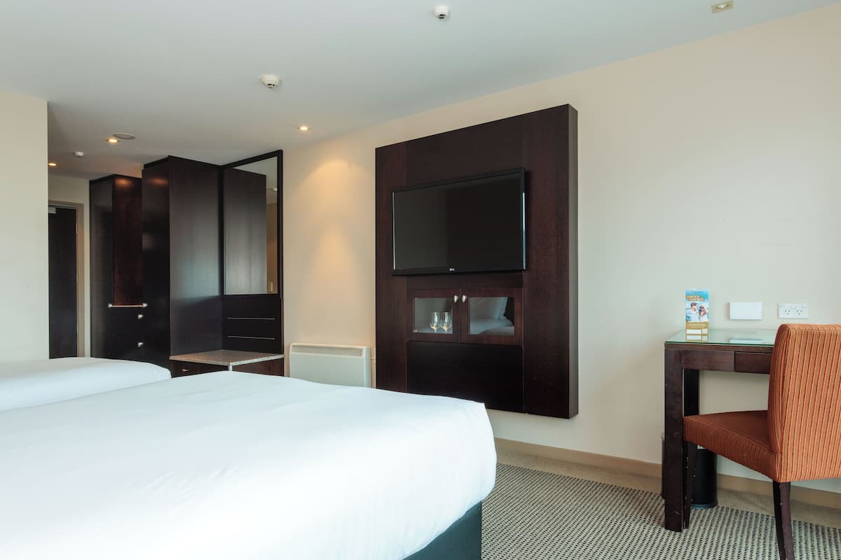 Superior Room, 1 Double Bed | In-room safe, desk, blackout drapes, soundproofing