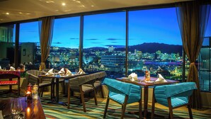 A restaurant with a city view, large windows, and modern furniture. - Copthorne Hotel Wellington Oriental Bay (Wellington)