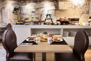 Daily buffet breakfast for a fee - Hotel Exe Paris Centre (Paris)