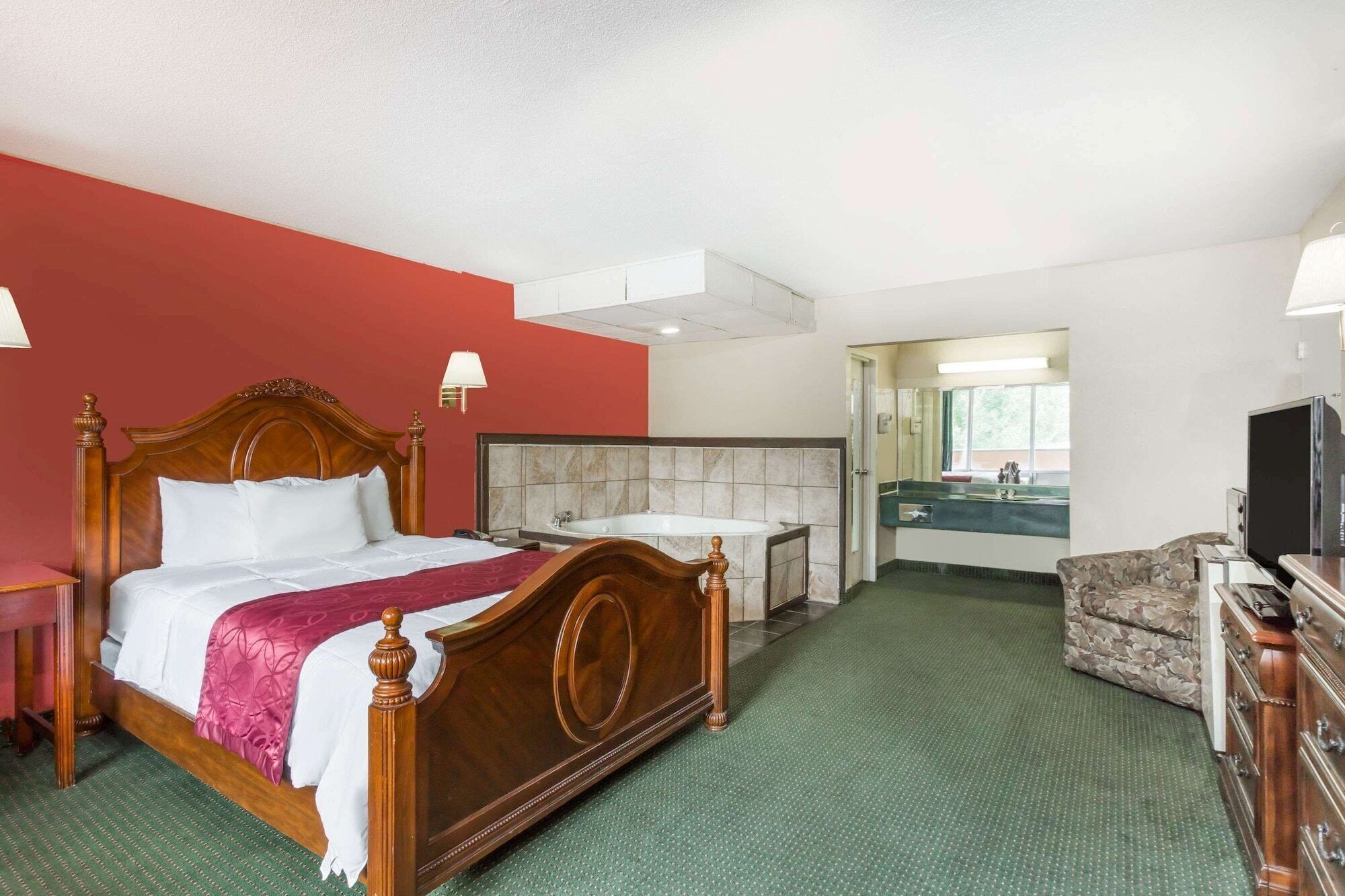 Hypoallergeen beddengoed, een bureau, verduisterende gordijnen