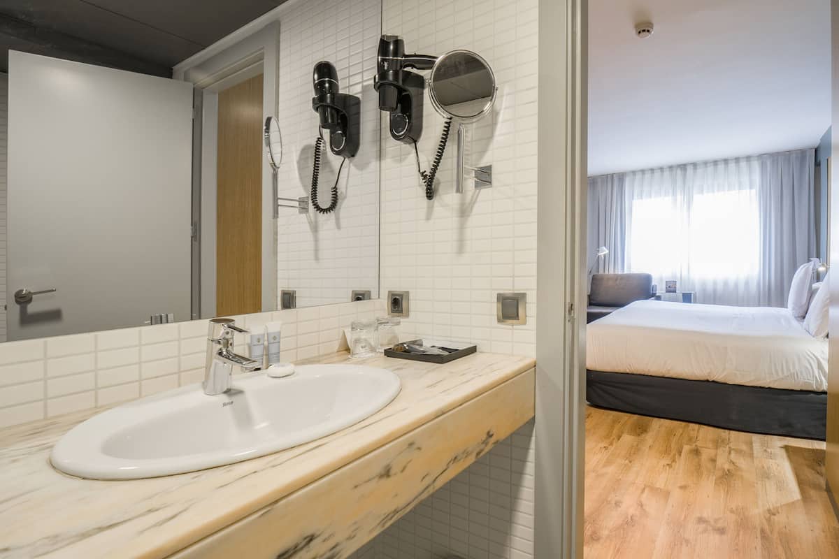 standard double or twin room | 1 bedroom, hypo-allergenic bedding, minibar, in-room safe