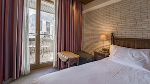 1 bedroom, hypo-allergenic bedding, minibar, in-room safe