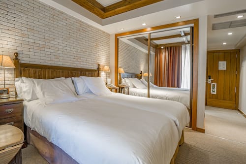Allergikerbettwaren, Minibar, Zimmersafe, Schreibtisch