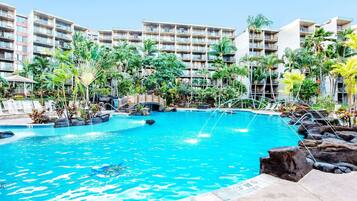 2 piscinas al aire libre, sombrillas, sillones reclinables de piscina