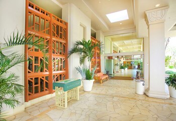 Hotel entrance and lobby at Aston Kaanapali Shores