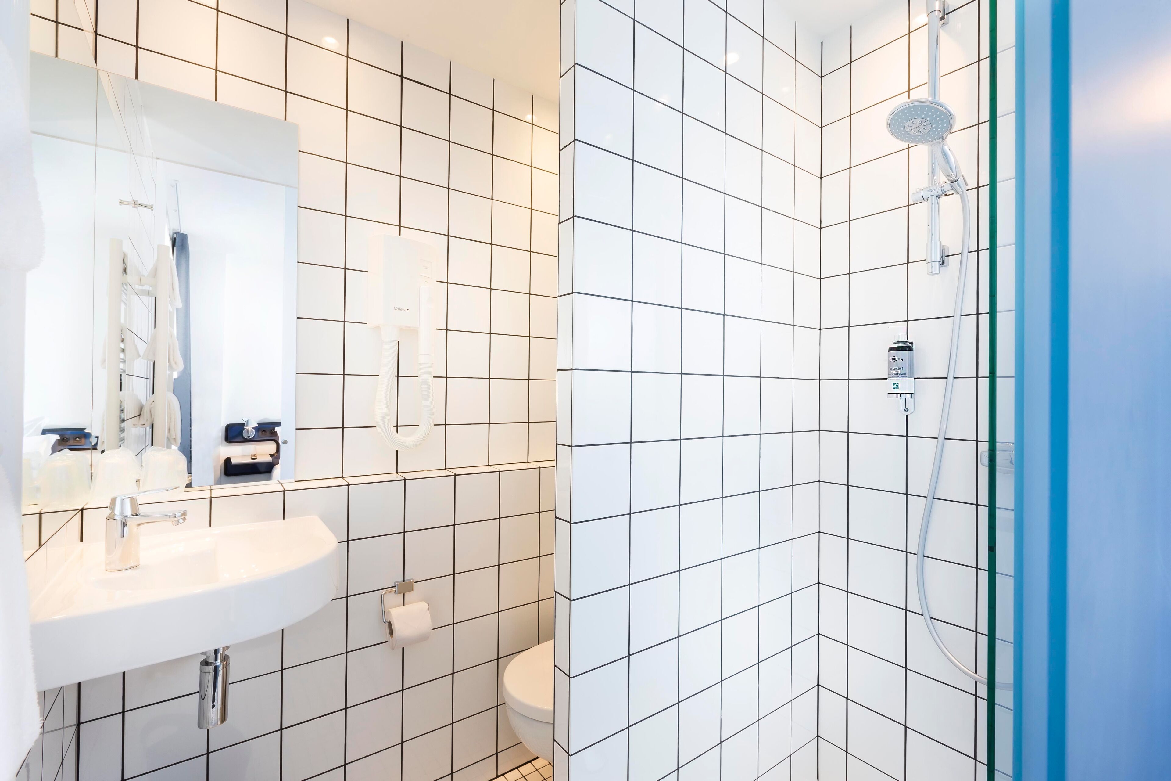 privilege room, double bed | bathroom | free toiletries, hair dryer, towels