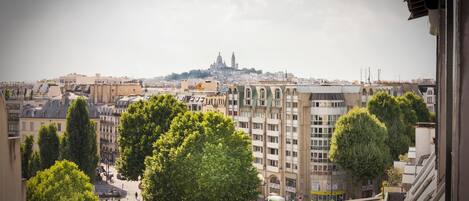 Dobbeltrom – comfort (Paris) | Skrivebord, blendingsgardiner, strykejern/-brett og wi-fi (inkludert)