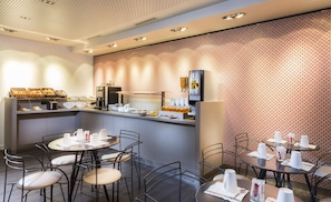 Daily continental breakfast (EUR 12 per person)