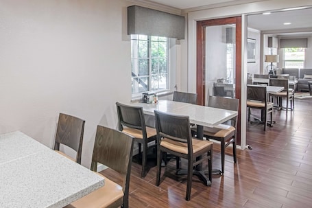 Free daily buffet breakfast. Best Western Skyline Motor Lodge