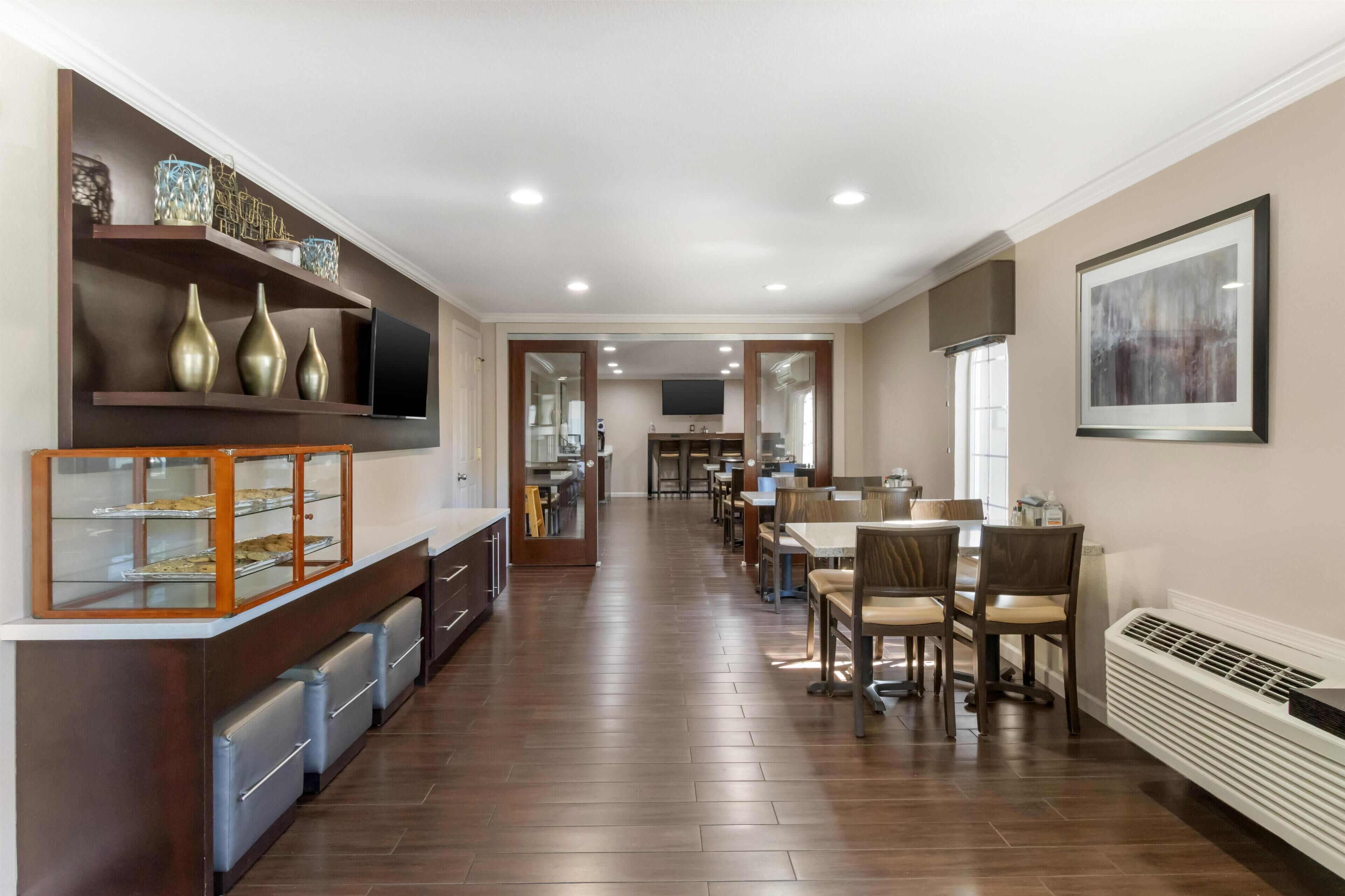 Free daily buffet breakfast