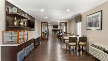 Free daily buffet breakfast
