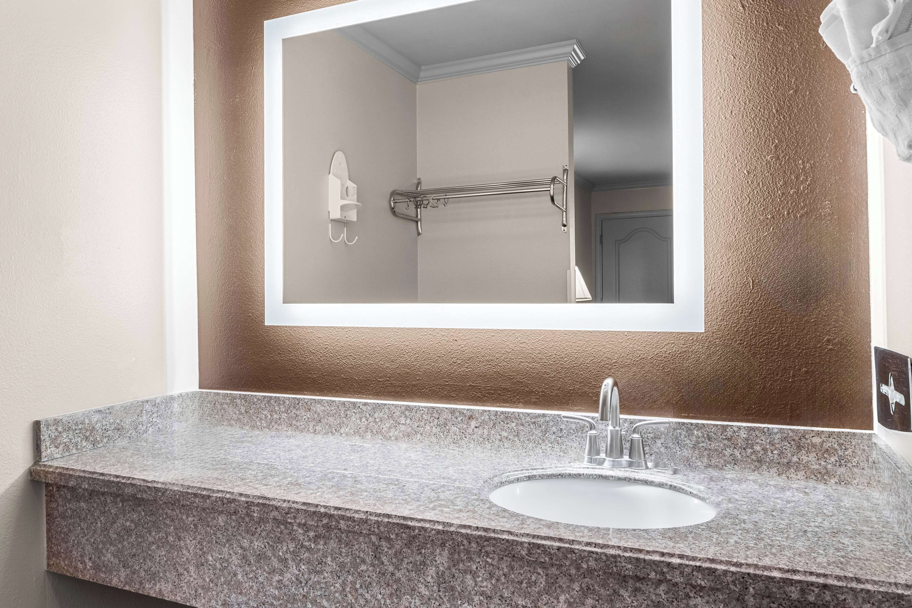 combined shower/bathtub, free toiletries, hair dryer, towels