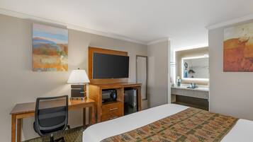 Standard Room, 1 Queen Bed, Non Smoking, Refrigerator & Microwave | Tempur-Pedic beds, desk, blackout curtains, soundproofing