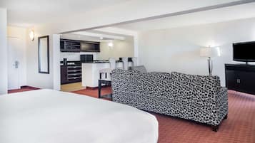 Suite – premier, 1 kingsize-seng, ikke-røyk | Skrivebord, skrivebord for bærbar PC og blendingsgardiner