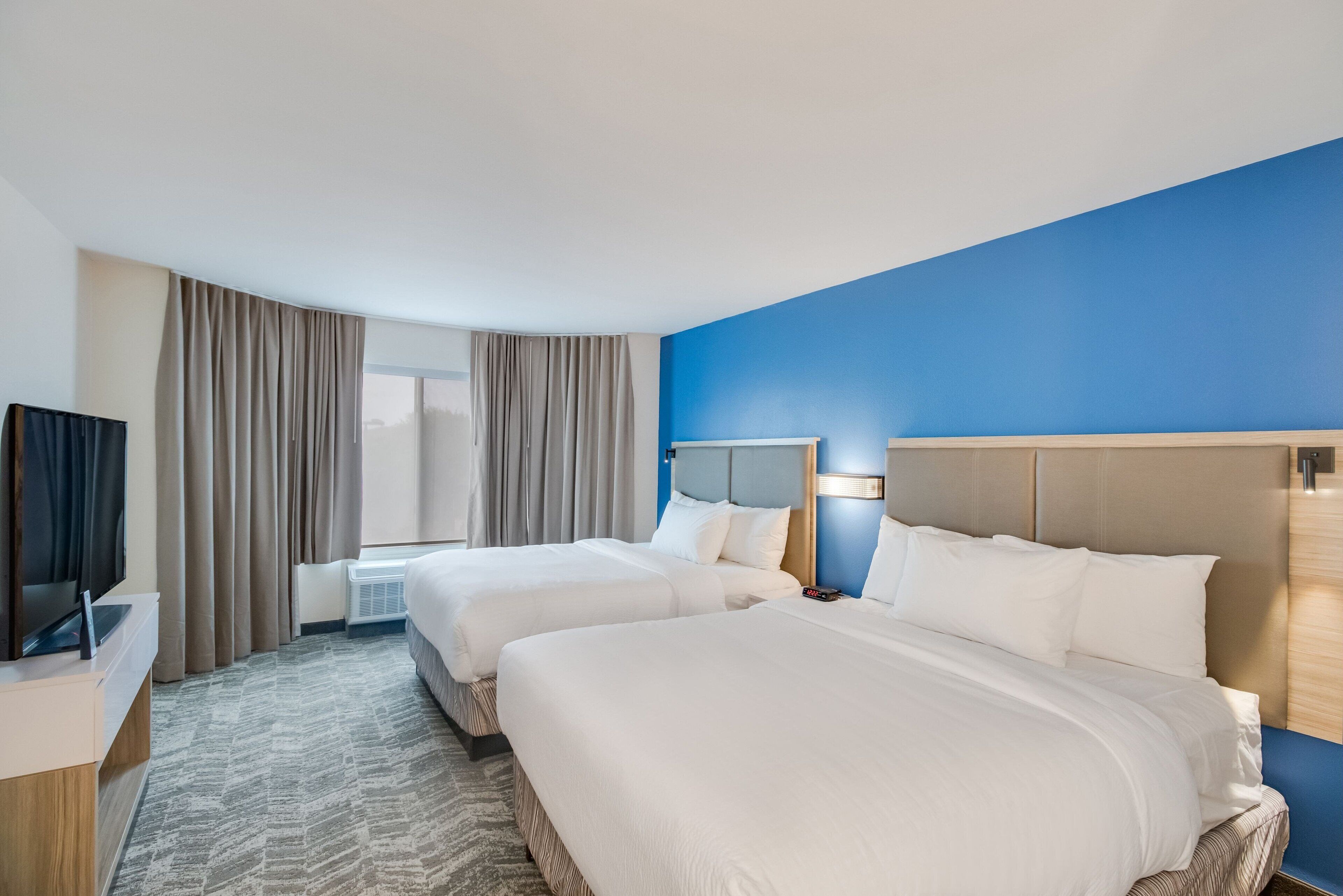 suite, multiple beds | 1 bedroom, hypo-allergenic bedding, desk, blackout curtains