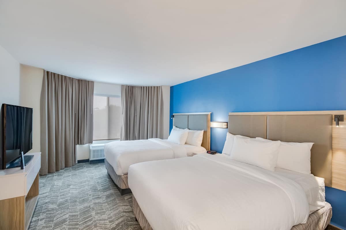 suite, multiple beds | 1 bedroom, hypo-allergenic bedding, desk, blackout curtains