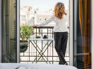 Zimmersafe, Schreibtisch, laptopgeeigneter Arbeitsplatz