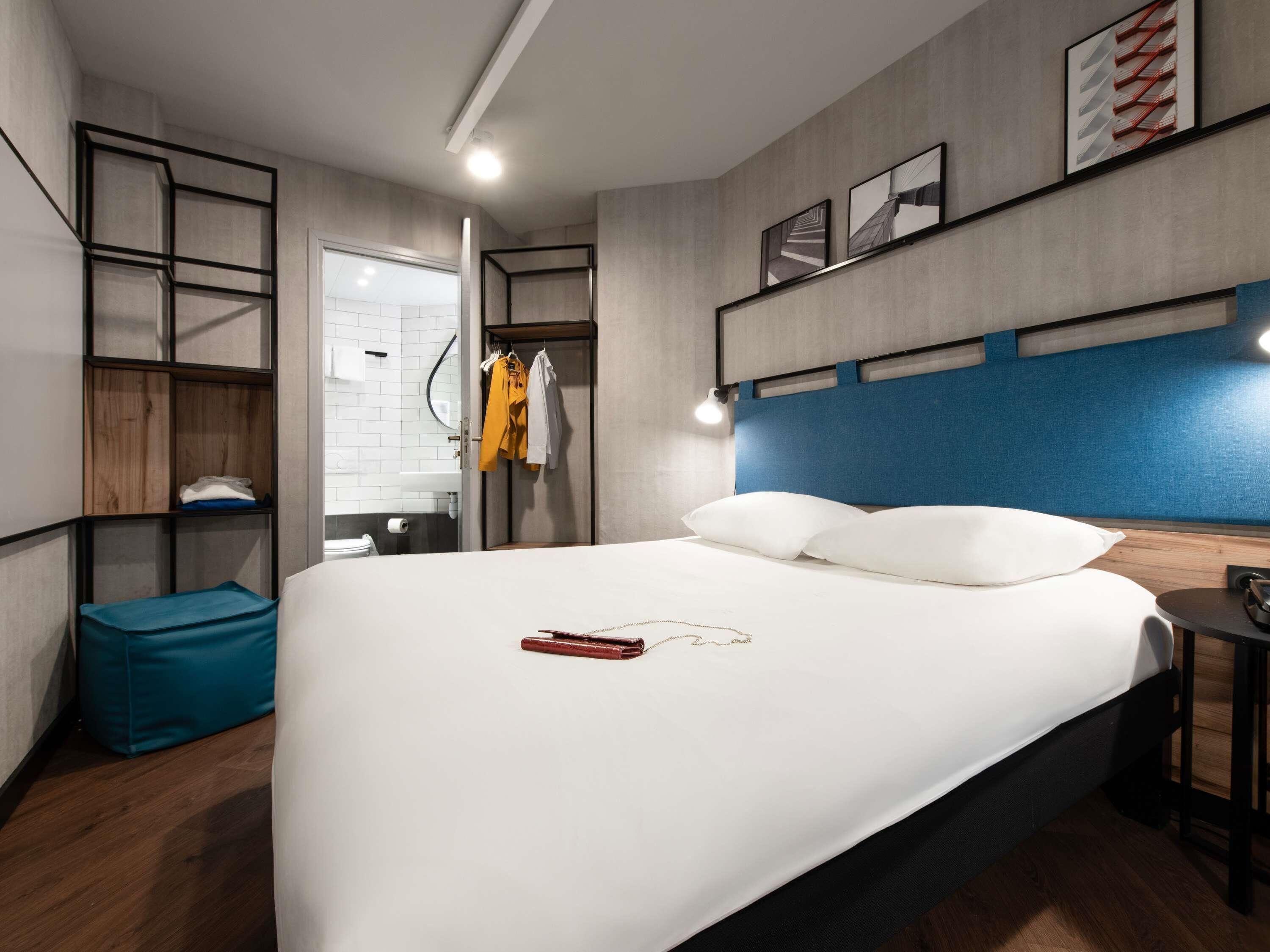 in-room safe, desk, laptop workspace, soundproofing