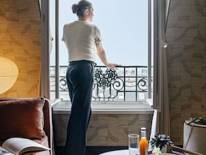 In-room safe, desk, laptop workspace, soundproofing