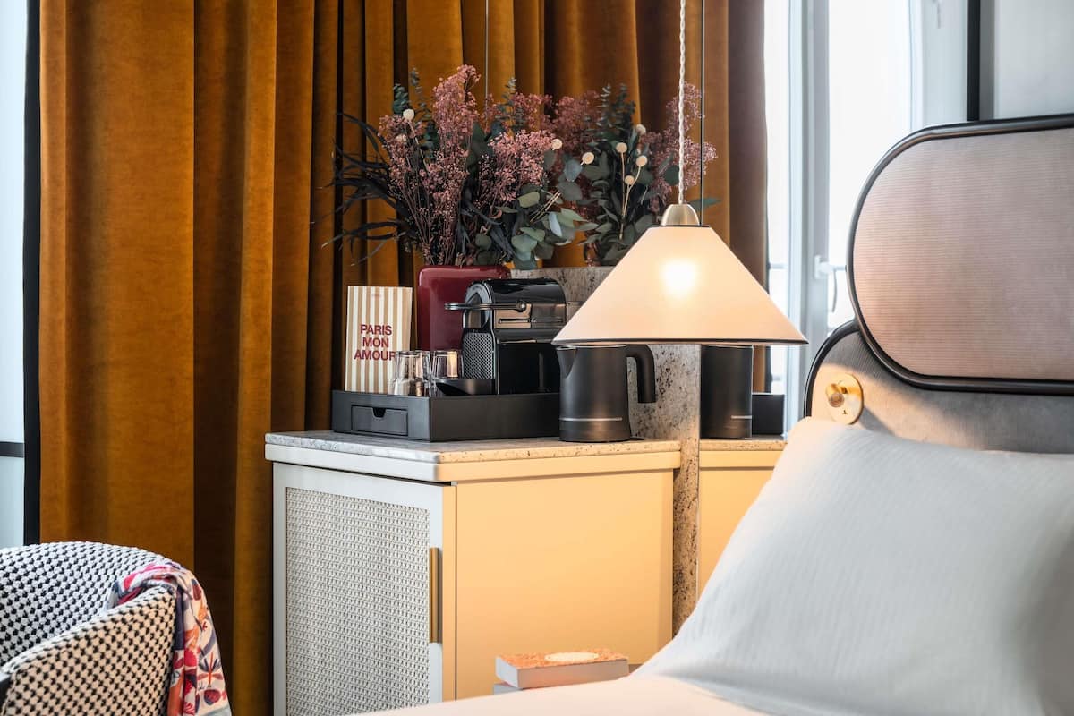 Deluxe Room, 1 King Bed | In-room safe, desk, laptop workspace, soundproofing