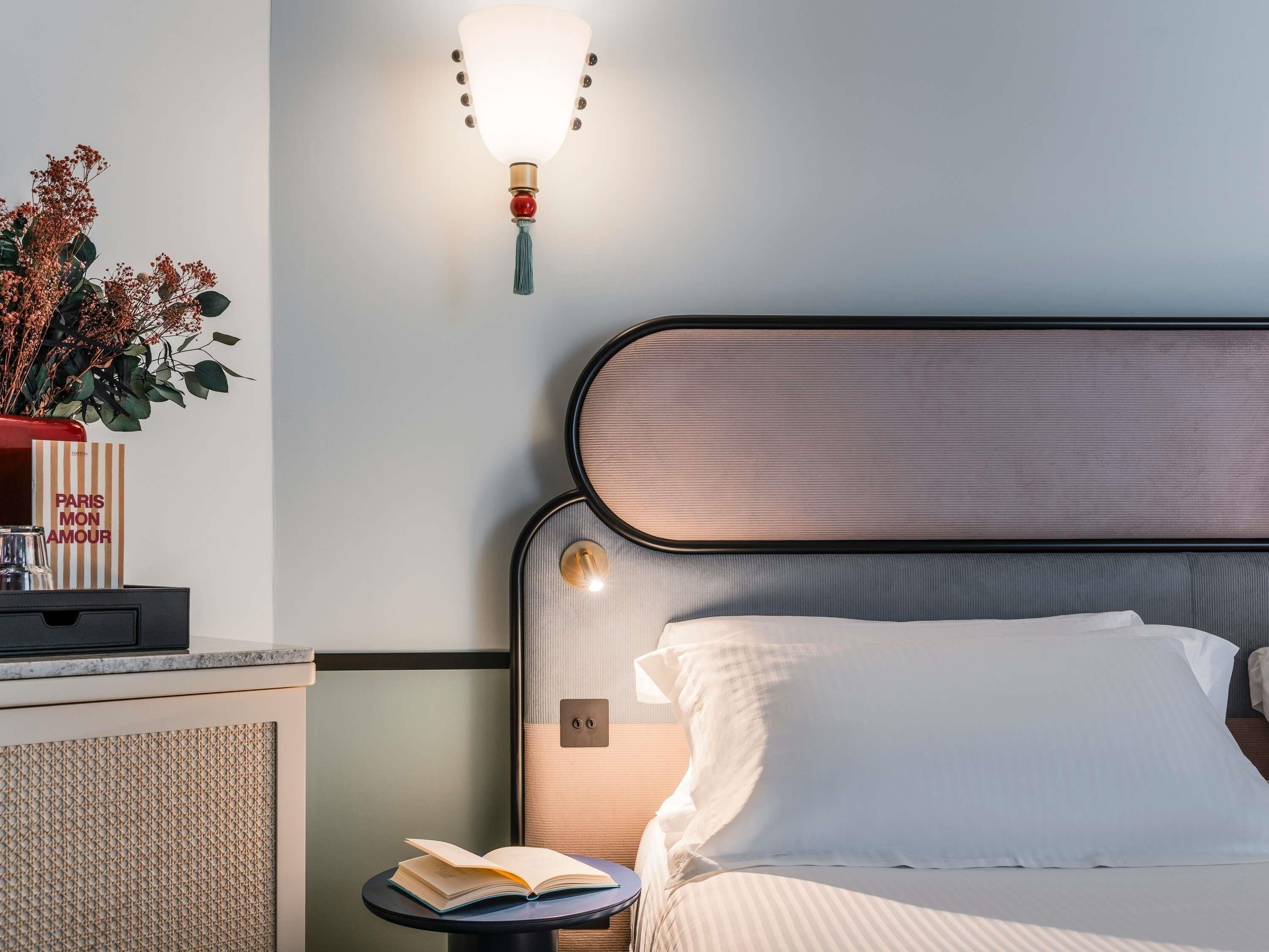 Habitación Deluxe, 1 cama matrimonial y sofá cama, con acceso para personas discapacitadas | Caja de seguridad en la habitación y escritorio 