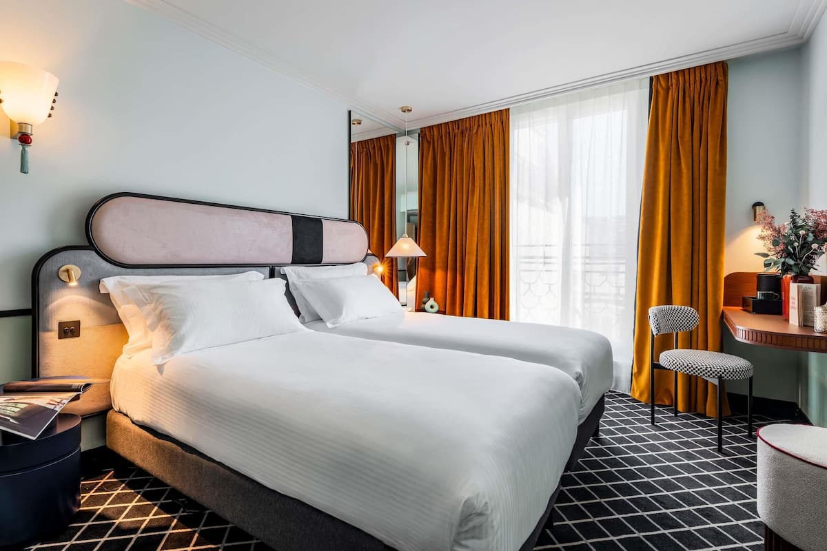 In-room safe, desk, laptop workspace, soundproofing