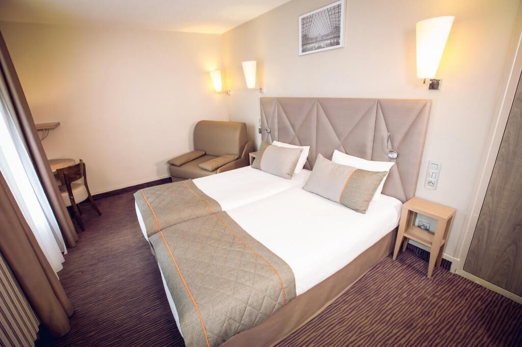 Desk, iron/ironing board, free cribs/infant beds, free WiFi