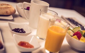 Daily buffet breakfast (EUR 17 per person) - Timhotel Paris Gare Montparnasse (Paris)