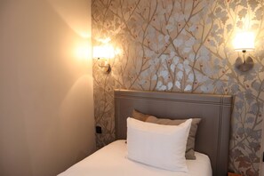 Single Room | Desk, iron/ironing board, free cots/infant beds, free WiFi