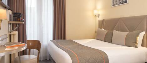 Bureau, fer et planche à repasser, lits bébé (gratuits), Wi-Fi gratuit