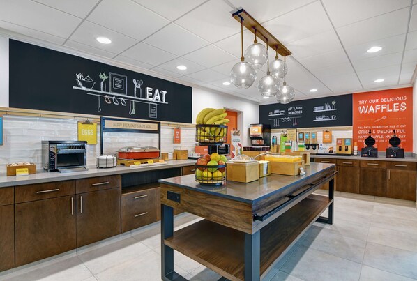 Café da manhã para viagem grátis todos os dias