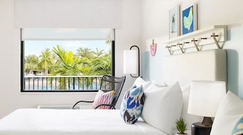 Premium bedding, in-room safe, blackout drapes, free cribs/infant beds at The Gates Hotel Key West Newly Renovated